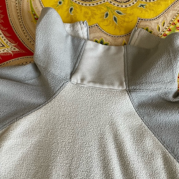 Columbia Fleece 1/4 zip Top - Picture 4 of 4